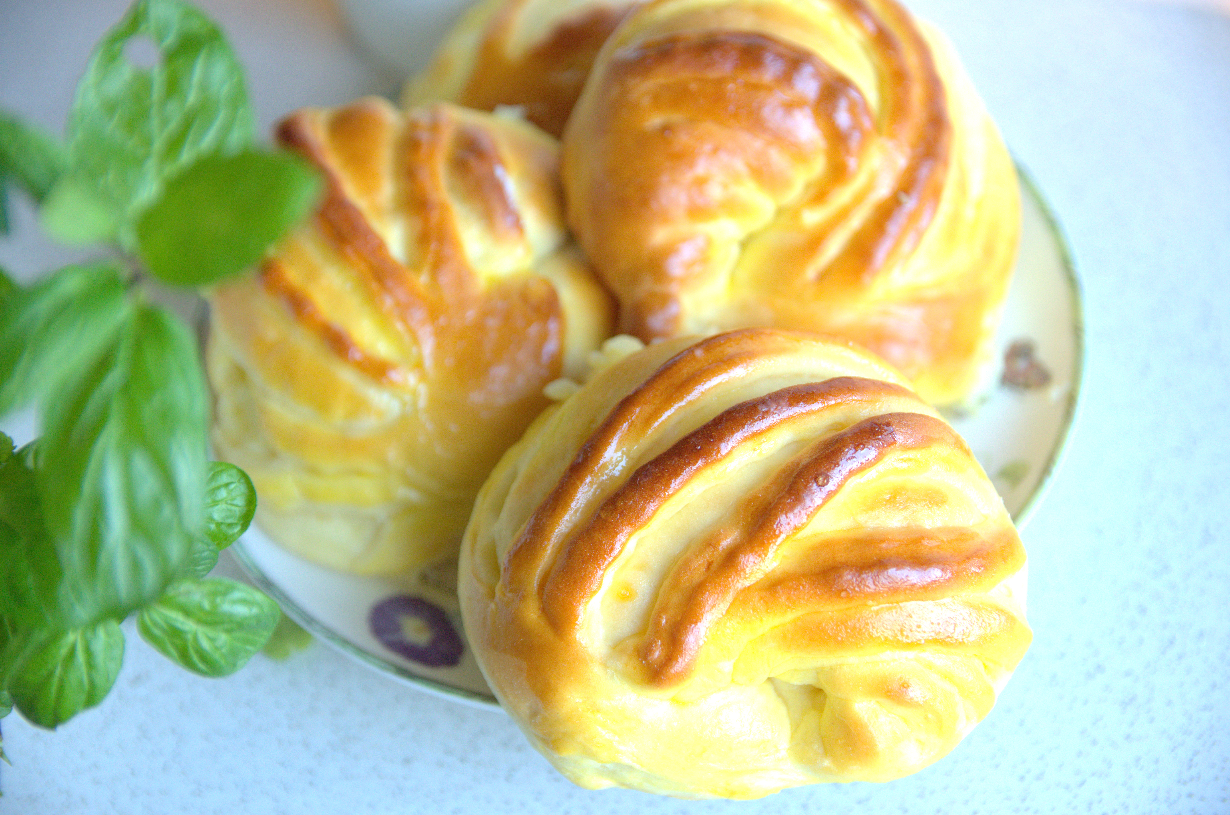 Bułki drożdżowe z kremem budyniowym