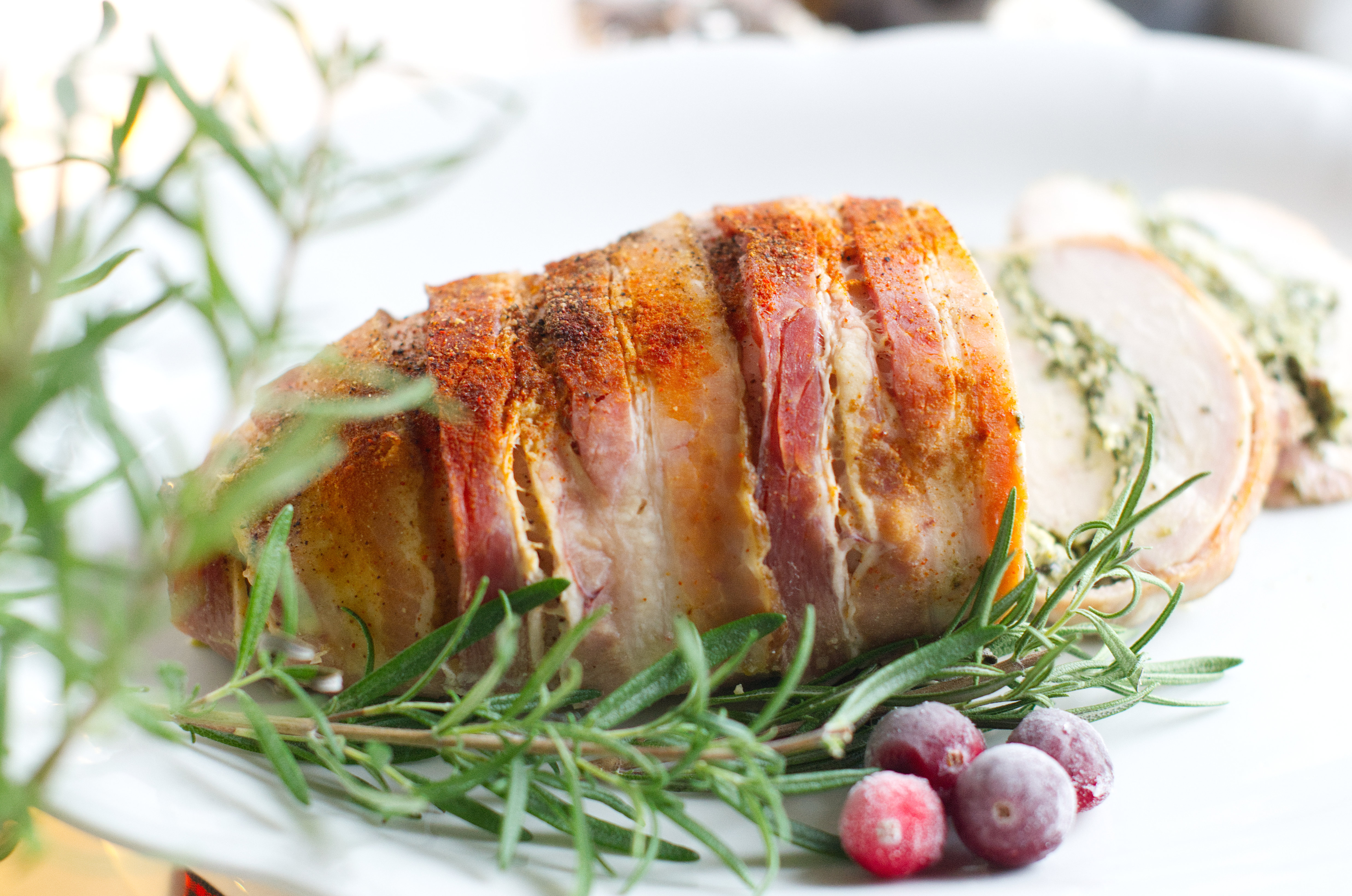 Rolada z kurczaka z fetą, szpinakiem i wędzonym boczkiem