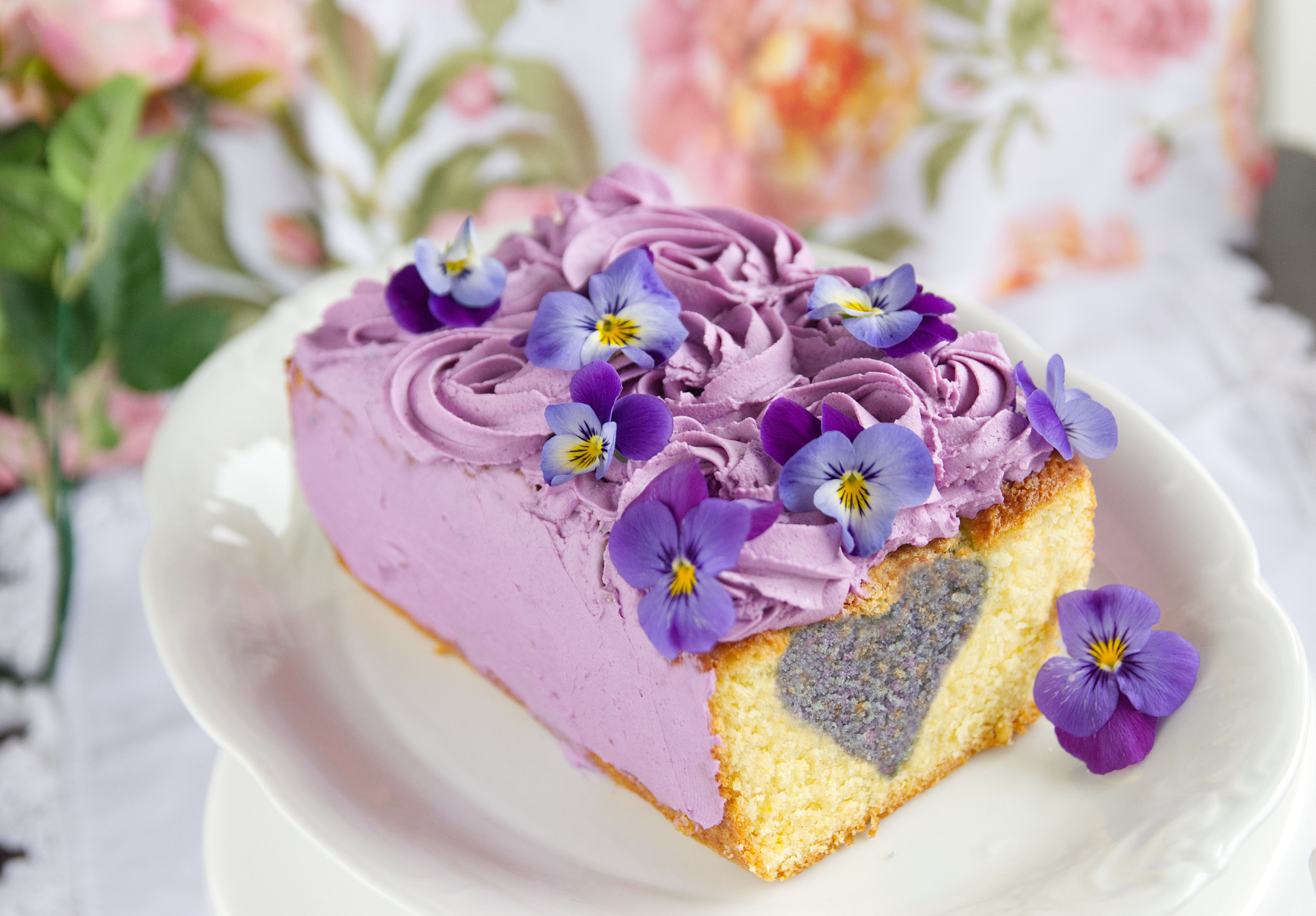 Ciasto piaskowe z serduszkiem i fioletowym kremem mascarpone